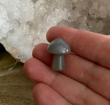 Load image into Gallery viewer, Mini Crystal Mushrooms