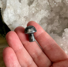 Load image into Gallery viewer, Mini Crystal Mushrooms
