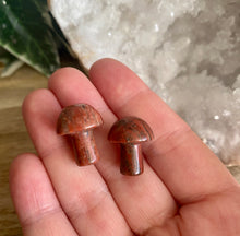 Load image into Gallery viewer, Mini Crystal Mushrooms