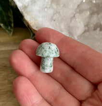 Load image into Gallery viewer, Mini Crystal Mushrooms