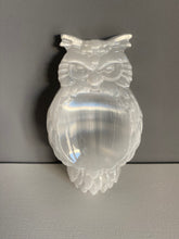 Load image into Gallery viewer, Selenite Dish | Owl
