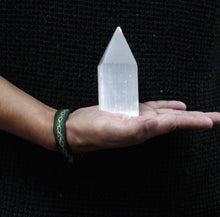 Load image into Gallery viewer, Selenite | Pencil Point Tower 10 cm
