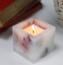 Load image into Gallery viewer, Rose Flower Square Soy Candle
