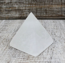 Load image into Gallery viewer, Selenite | 5cm Pyramid
