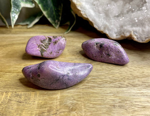 Polished Pieces | Purple Stichtite in Serpentine